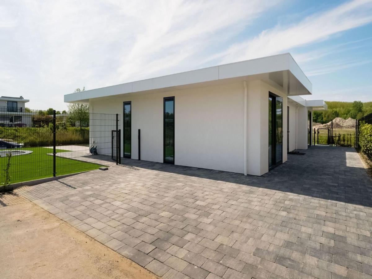 Swanky Villa In Zeewolde With Garden Εξωτερικό φωτογραφία